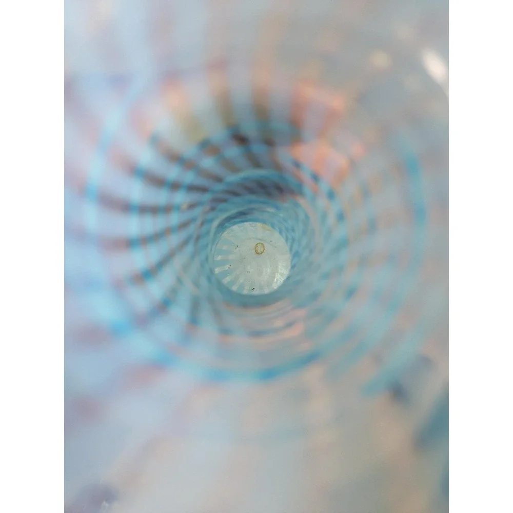 Vtg Fenton Blue Opalescent Spiral Optic Vase with Tri Corner Crimp‎ 7.5 Swirl